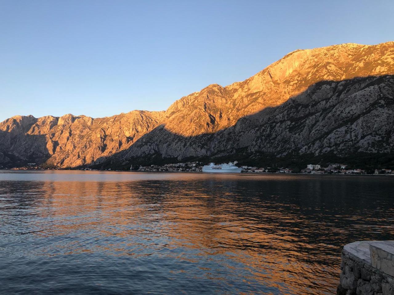 Palazzo Sbutega Bed & Breakfast Kotor Exterior photo