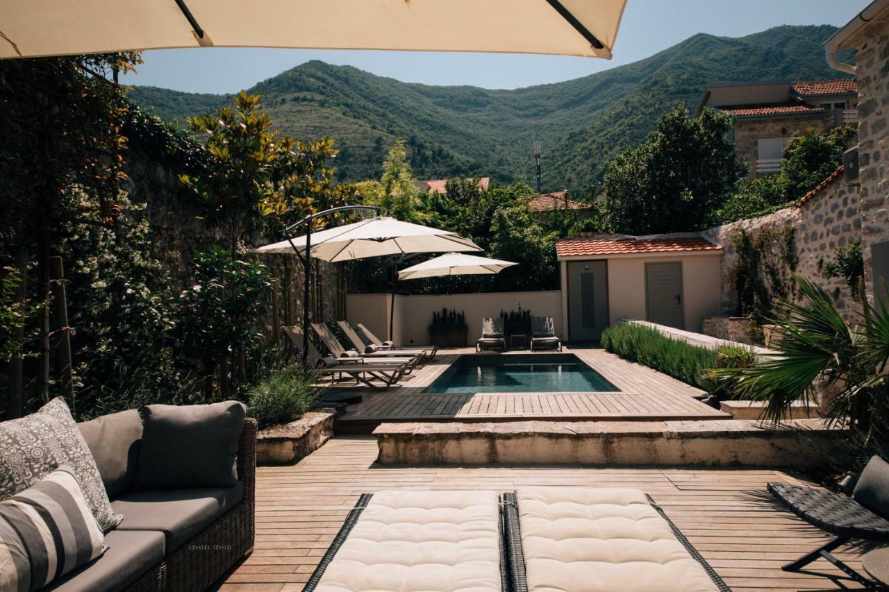 Palazzo Sbutega Bed & Breakfast Kotor Exterior photo